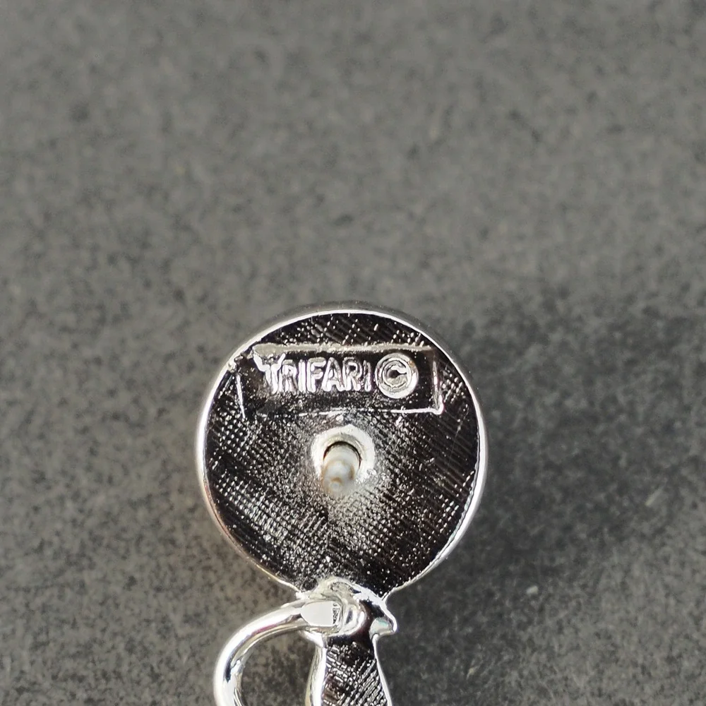 Trifari Lapel Pin Tie Tack Balloon Silver Tone Vintage Signed Estate Novelty